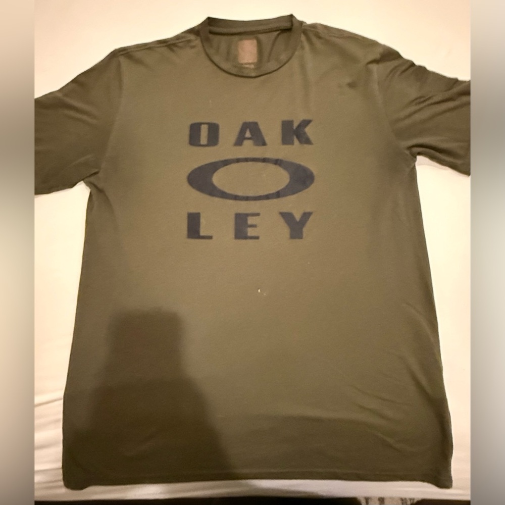 Oakley Green logo tee size XL